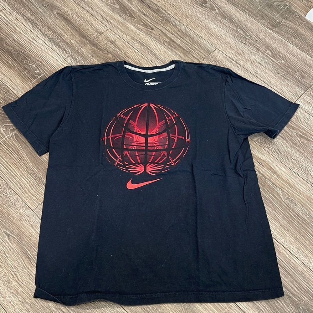 Mens Black Nike Tee size XL